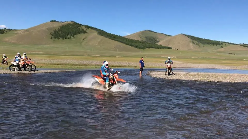 Motorradreise Mongolei: Enduro Tour ins Vulkanland – Bild 1